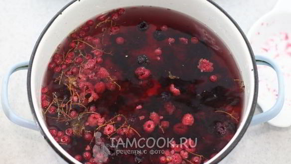ШАГ 4. компот из замороженных ягод