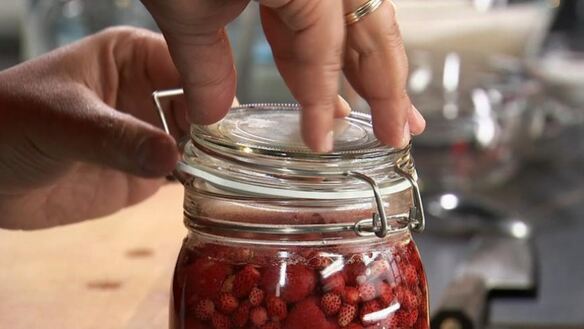 ШАГ 2. компот из земляники и малины