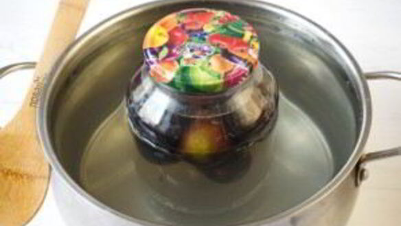 ШАГ 3. сливовый компот