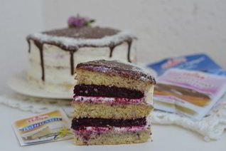 Ванильный торт с ягодным компоте