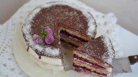 ШАГ 17. ванильный торт с ягодным компоте