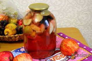Яблочный компот с черноплодкой на зиму