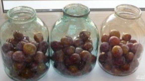 ШАГ 2. закатка компота из слив