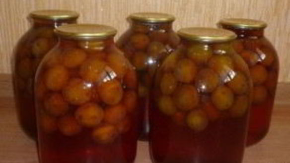 ШАГ 4. закатка компота из слив