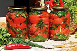 Красные помидоры по-корейски на зиму