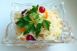Квашеная капуста с клюквой