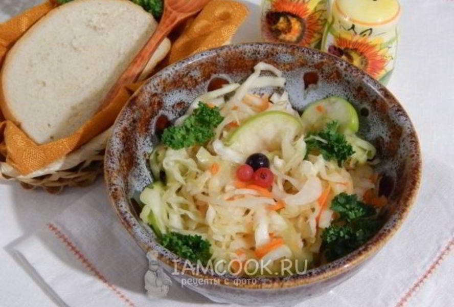 Квашеная капуста с яблоками