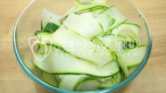 ШАГ 3. быстрые маринованные кабачки