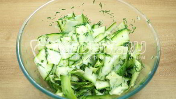 ШАГ 6. быстрые маринованные кабачки