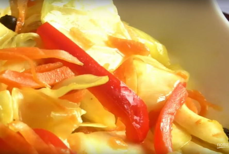 Капуста, маринованная с перцем и куркумой