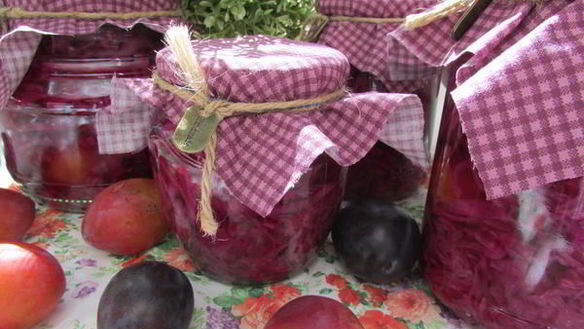 ШАГ 7. краснокочанная капуста, маринованная со сливами