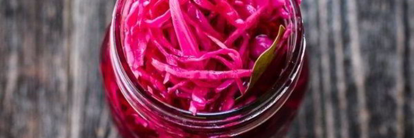 Краснокочанная капуста маринованная