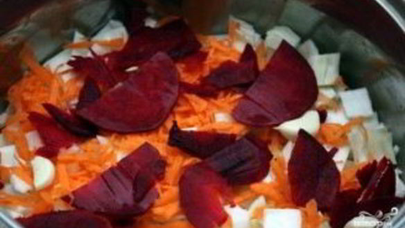 ШАГ 4. маринованная капуста кусочками со свеклой