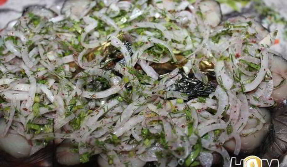 Рецепт маринованный лук к копченой рыбе