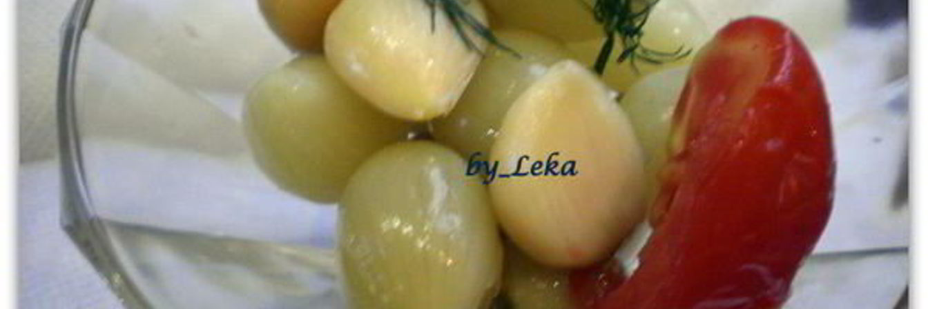Маринованный лук с чесноком