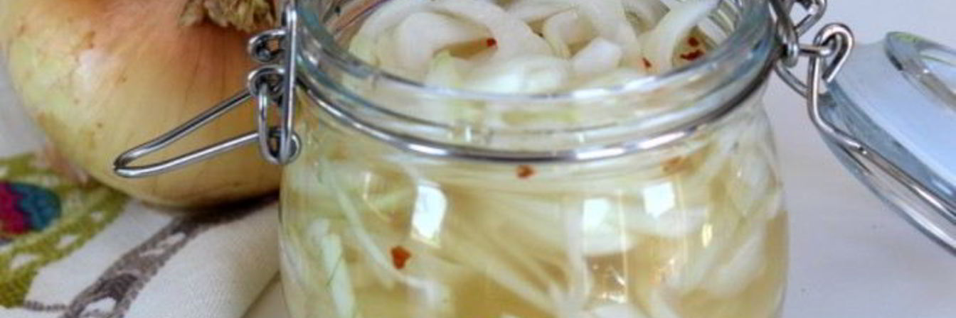 Маринованный лук в уксусе