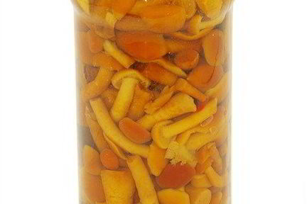 Маринованные грибы с гвоздикой