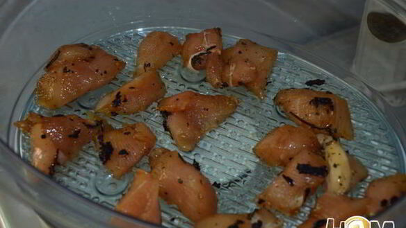 ШАГ 3. маринованные грудки на пару