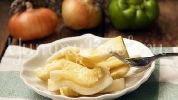 ШАГ 5. маринованные кабачки с кетчупом чили