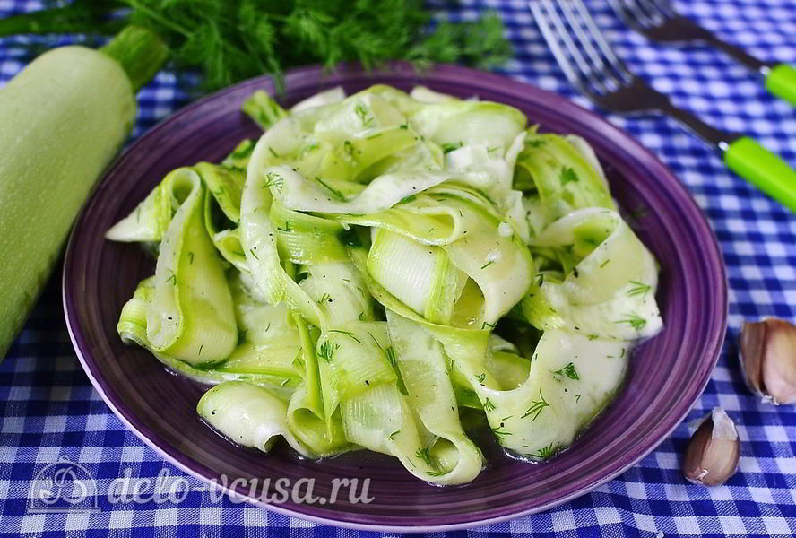 Маринованные кабачки с зеленью