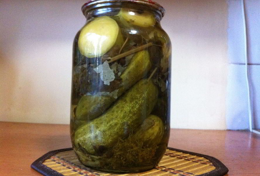 Маринованные огурцы с кабачками