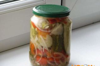 Маринованные огурцы с перцем