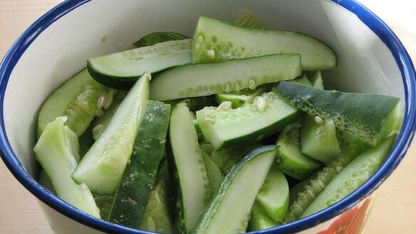 ШАГ 2. маринованные огурцы с перцем