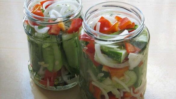 ШАГ 5. маринованные огурцы с перцем