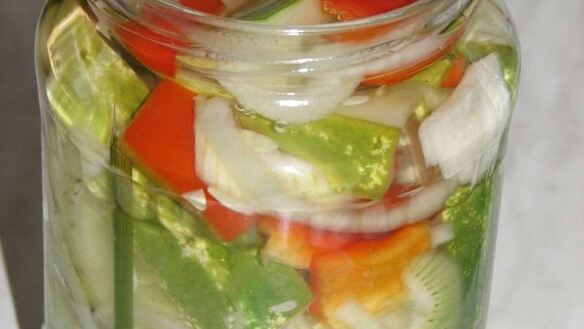 ШАГ 6. маринованные огурцы с перцем