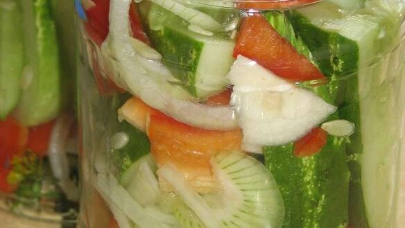 ШАГ 7. маринованные огурцы с перцем