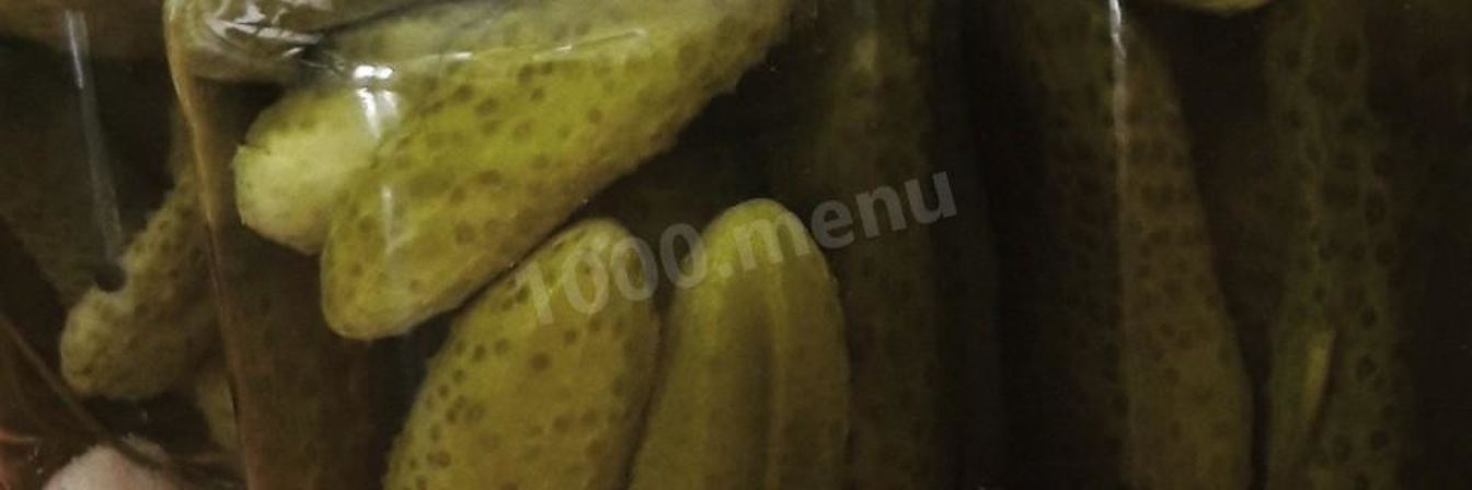 Маринованные огурцы в банках с гвоздикой