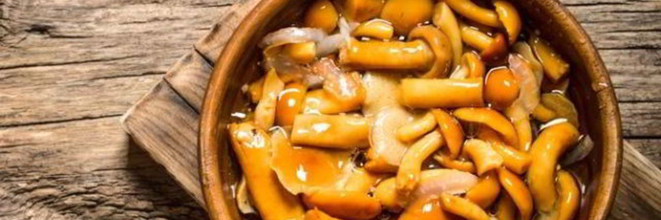 Маринованные опята с корицей