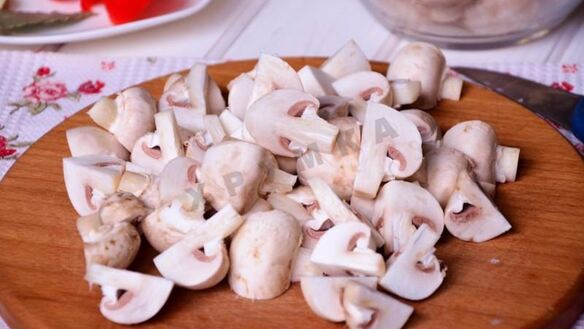 ШАГ 2. маринованные шампиньоны с овощами