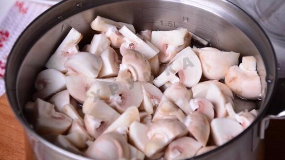 ШАГ 3. маринованные шампиньоны с овощами