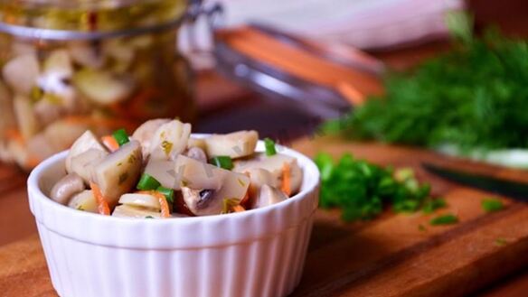 ШАГ 8. маринованные шампиньоны с овощами