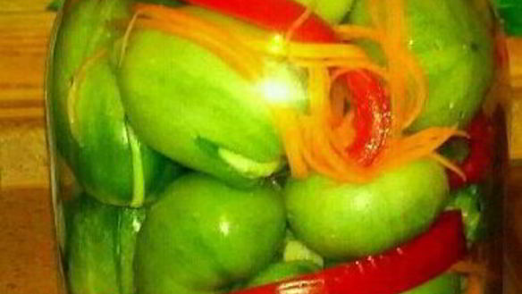 ШАГ 6. маринованные зеленые помидоры шпигованные чесноком