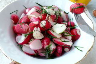 Редис, маринованный с имбирем и чесноком