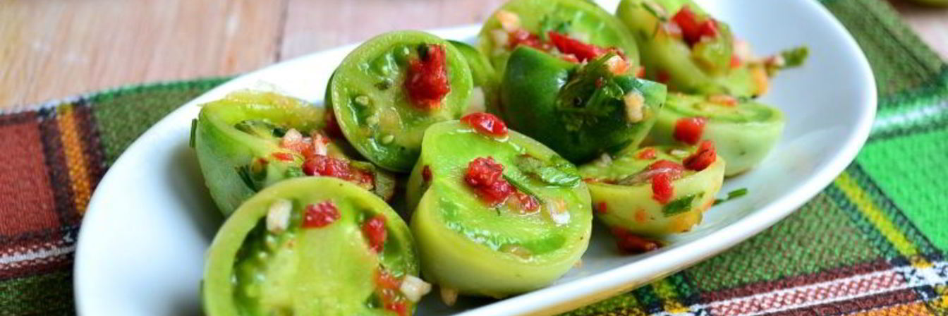 Зеленые помидоры маринованные кусочками