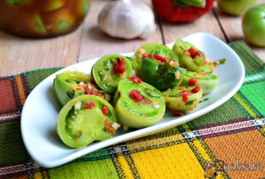 Зеленые помидоры маринованные кусочками