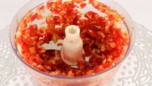 ШАГ 2. зеленые помидоры маринованные кусочками