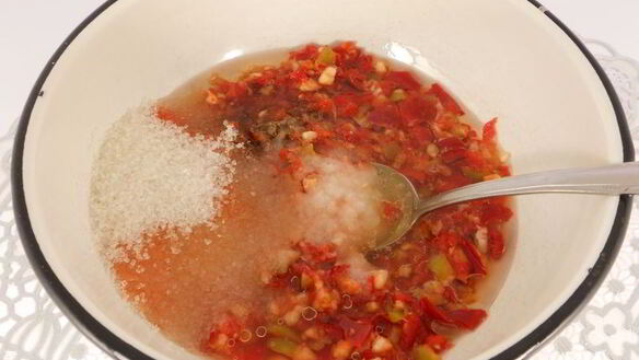 ШАГ 3. зеленые помидоры маринованные кусочками