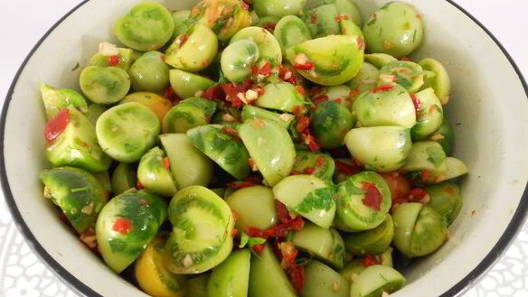 ШАГ 5. зеленые помидоры маринованные кусочками