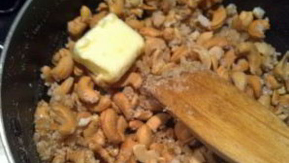 ШАГ 3. орехи в карамели