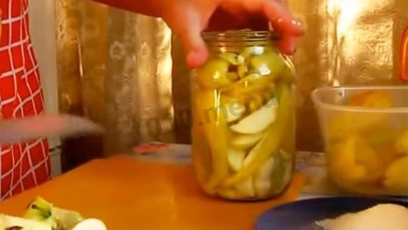 ШАГ 4. перец с яблокамии на зиму