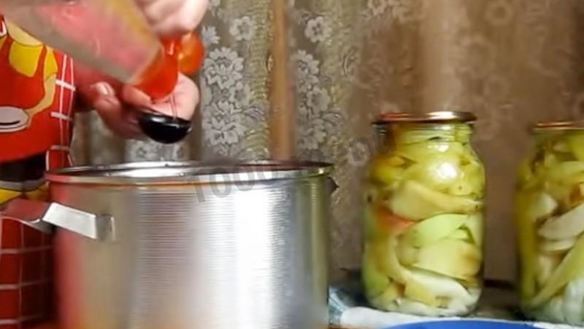 ШАГ 9. перец с яблокамии на зиму