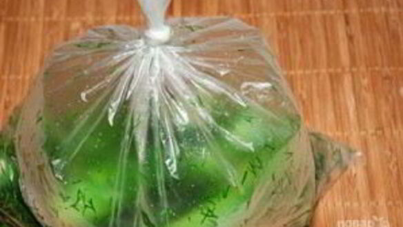 ШАГ 3. малосольные огурчики в пакете