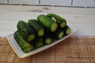 Малосольные огурцы в пакете