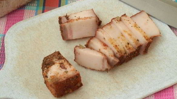 ШАГ 4. сало в луковой шелухе