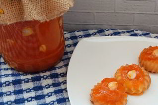 Абрикосовое варенье с ядрами косточек