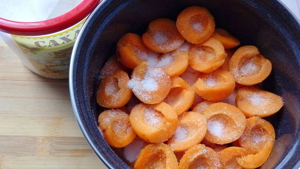 ШАГ 3. абрикосовое варенье с ядрами косточек